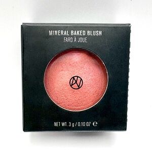 New IL Makiage Mineral Baked Blush Instant Brightening Blush in Bootylicious
